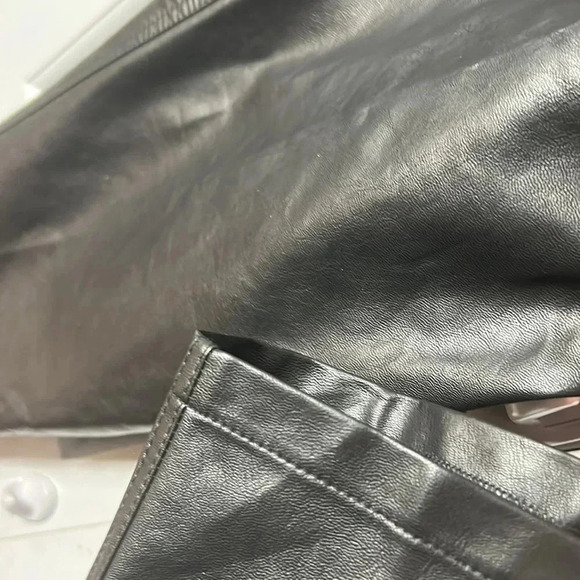 Y2K vtg black women pleather pants size 10 P.
Academia ,goth,biker,party - Picture 8 of 17